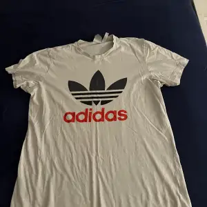 Adidas T-shirt nytt skick