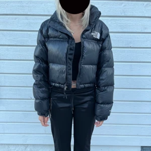 The North Face jacka - Säljer då den inte används längre Storlek M men passar S också Nypris 3500 Inga defekter 