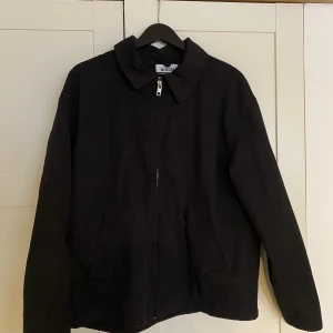 Weekday jacka  - Säljer nu min nästan oanvända jacka från Weekday.