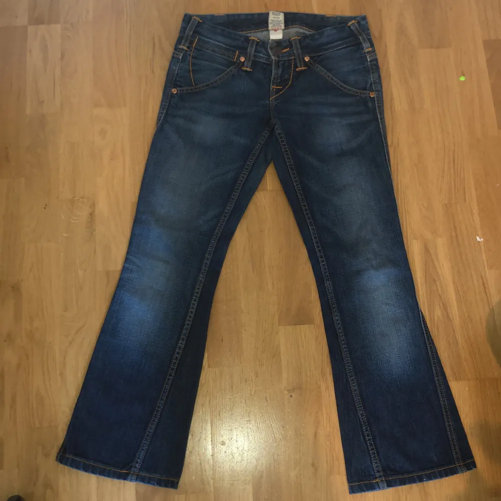 Ett par as Kattiga true religion som är köpta här på Plick. Säljer för 250 +70 kr frakt. Jeans & Byxor.