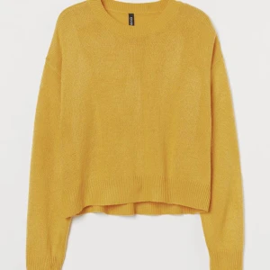 Gul tröja - Använd fåtal gånger! Går bra att köpa via KÖP NU!😁