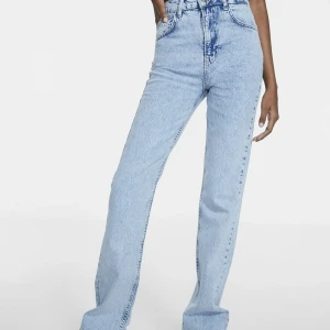 Stradivarius jeans - Säljer dessa jeans pga för stora för mig✨