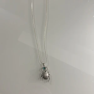 Halsband  - Jätte fint halsband från glitter, använt de en gång. Den är i super fint skick💗