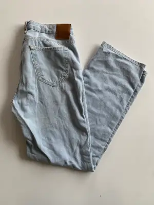 Never denim jeans, de är aldrig använda och säljer för att storleken var fel.