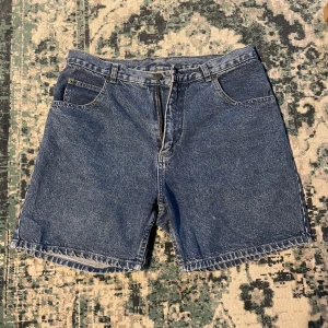 Jorts - Sjukt snygga och trendiga jorts från märket TNT. Sparsamt använda då de inte riktigt passar mig. 