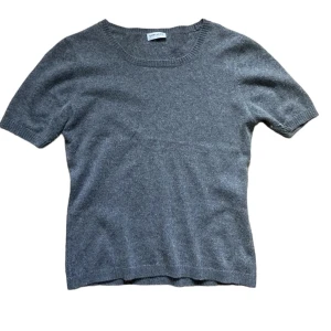 Grå stickad topp - Grå stickad topp, stl S, 120 kr
