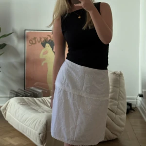 Kjol  - Säljer denna supersöta kjol då den tyvärr är lite för lång för min smak  :( är 160 