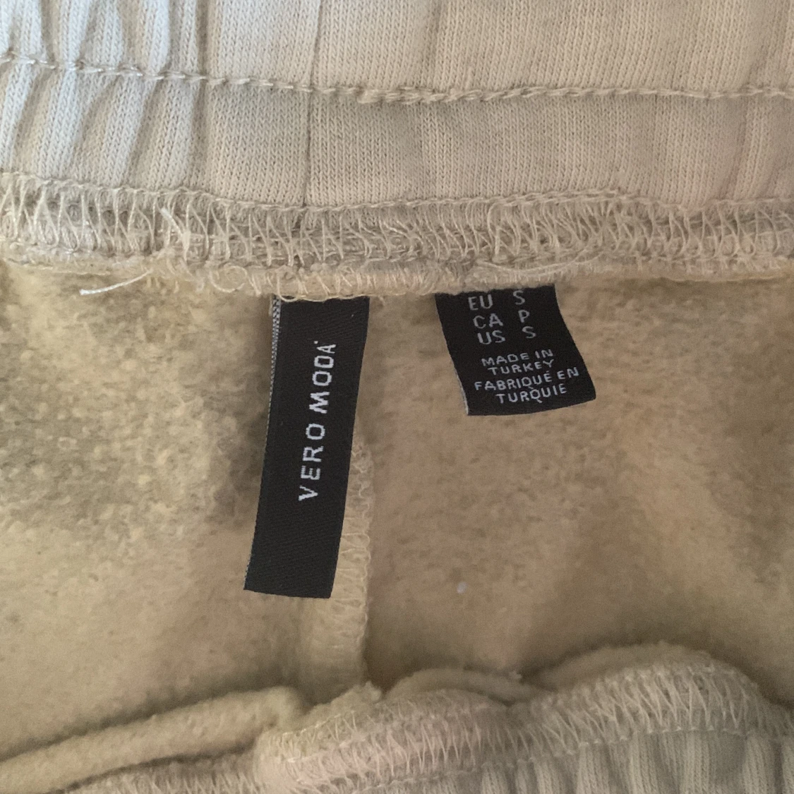 Byxor från Vero Moda - 90