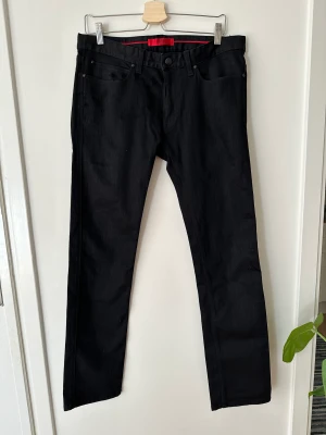 Hugo Boss Jeans - Svarta jeans från Hugo Boss, strl 32/32 
