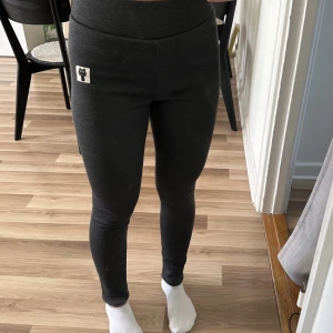 Fodrade leggings - Jättesköna fodrade leggings som tyvärr är lite för små för mig, fint skick! Vet ej märke. Jag är 158cm