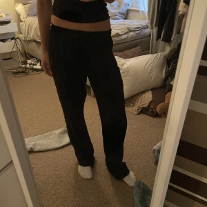 linnebyxor  - Säljer dessa snygga linnebyxor från  Chelsea i superbra skick! Skriv vid frågor eller för fler bilder💖💖