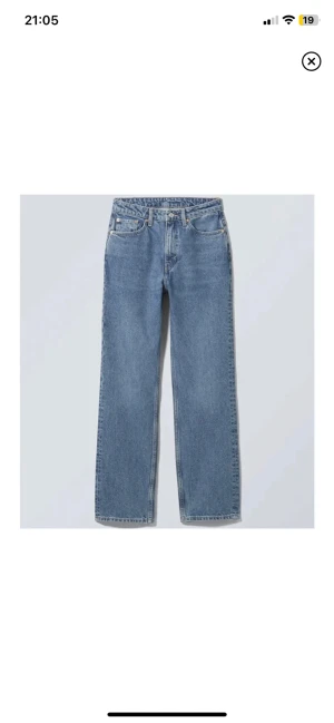 Jeans  - Jätte fina o knappt oanvända weekday jeans i stl 31/32.   Står inte för frakten o för postens slarv. 