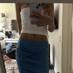 Kjolar i nyskick - 2 stycken zara kjolar knappt använda. Den lime gröna kjolen är i storlek xs och den blåa i storlek s. Köpt för 600 kronor tillsammans. Det går att köpa var för sig, 300 kr st. Priset kan diskuteras.  Den gröna kjolen har prislappen kvar. 