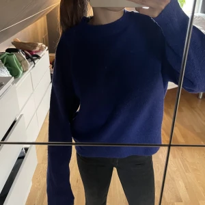 Tjocktröja  - Tjocktröja från zara som inte kommer till användning längre. Jätteskön tröja!!💞💞priset är diskuterbart!