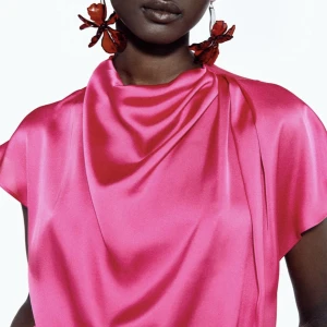 HELT NY ZARABLUS - Slutsåld på zara. Sitter så så fint, och så fin färg❣️helt oanvänd, lapp kvar