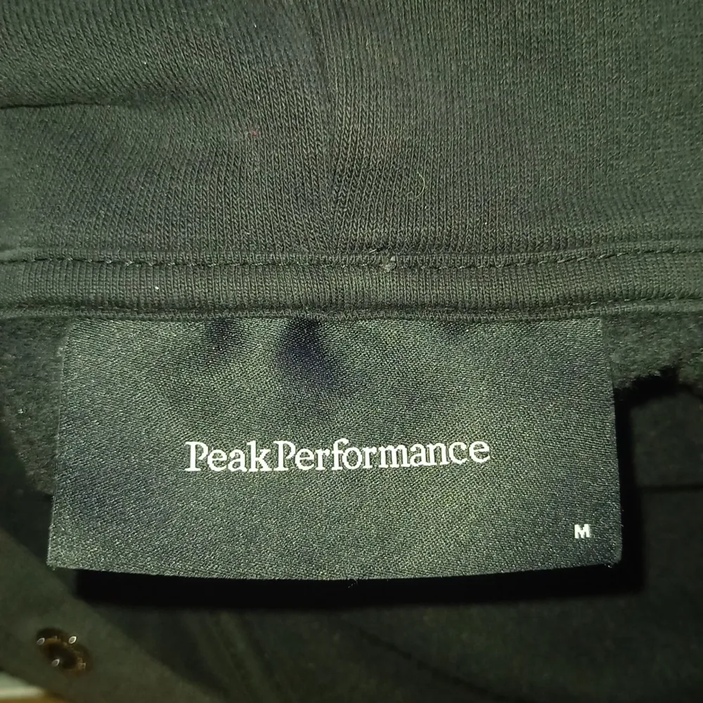Säljer Peak Performance Zip Up Kofta, Medium Storlek, Passar Typ Som Small. Hoodies.