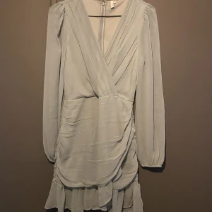 Ljusgrön klänning - Använd fåtal ggr