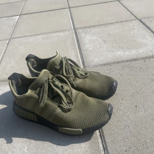 Adidas NMD - Ett par adidas nmd inköpta för ett par år sedan, använda men i gott skick överlag.