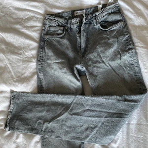 Jeans - Jeans från zara,raka i modellen  Storlek 38 100kr+frakt