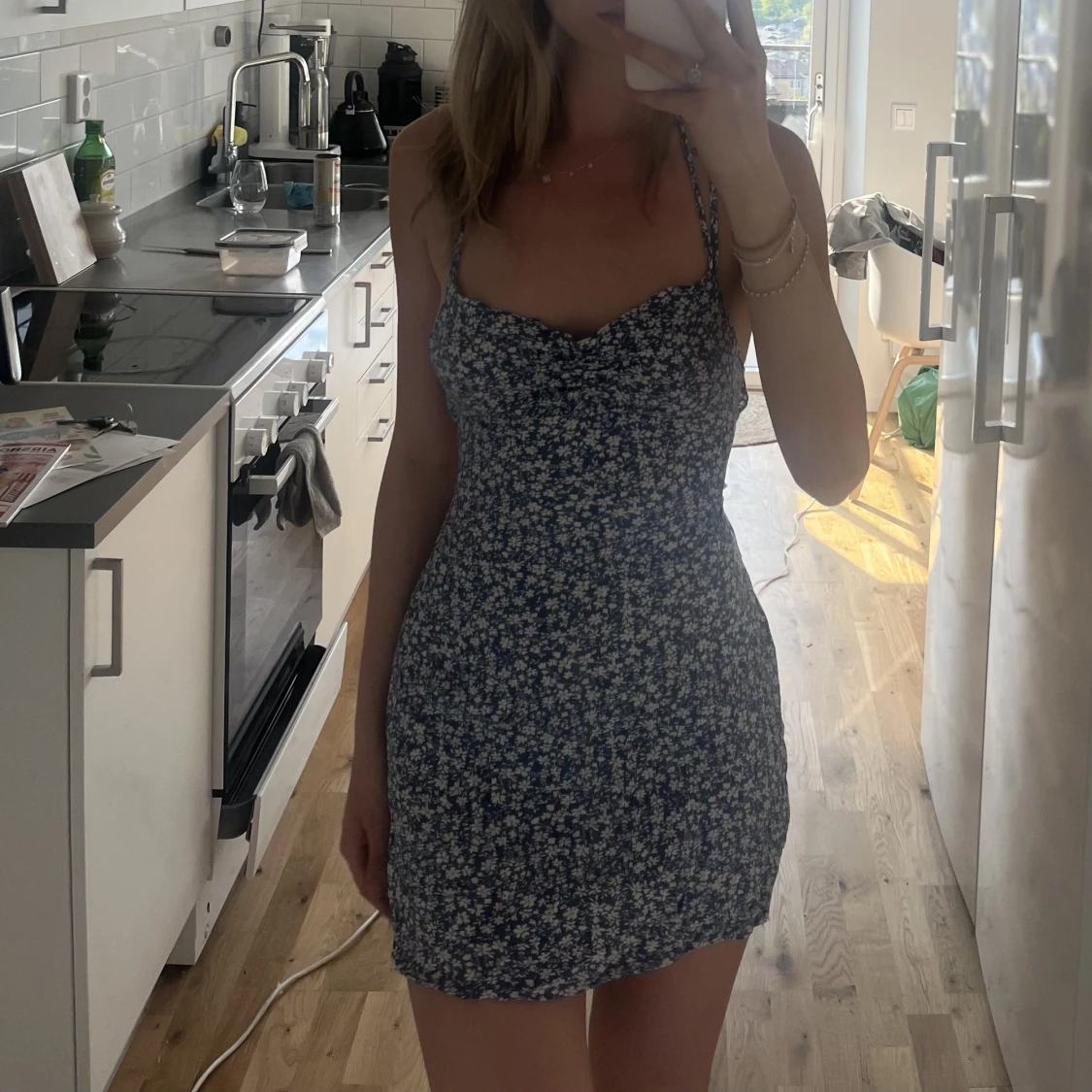 Blå blommig klänning  - 90