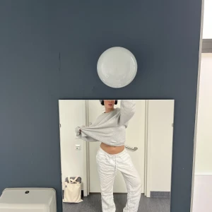 Linnebyxor - Snygga vita linnebyxor från house of sthlm, nypris 650 🫶🏽perfekta till sommaren, strl M men passar både S/M