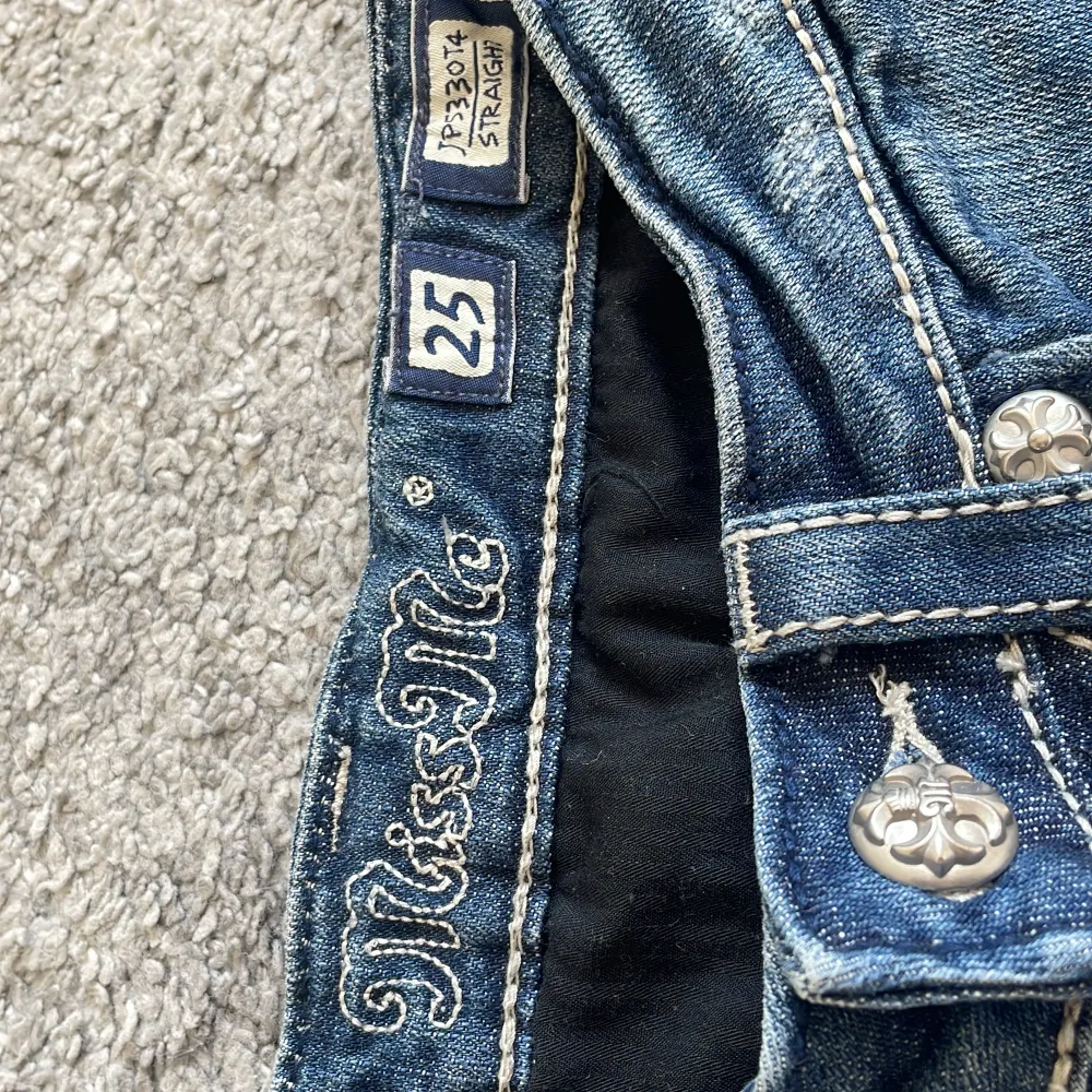 Intressekoll på dessa skitsnygga jeans från miss me med coola fickor! Skriv för mått eller fler bilder. 750 kr + frakt, men pris kan diskuteras. Jeans & Byxor.