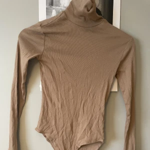 Body - Hög hals Tum hål Använt typ 2 gånger 