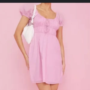 Rosa klänning Bianca  - Rosa klänning från Bianca kollektion. Använd en gång. 