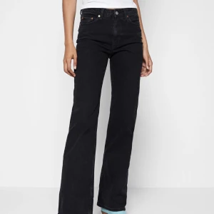 Weekday jeans  - Jeans ifrån Weekday i modellen GLOW HIGH storlek 27/34 i superfint skick 💗