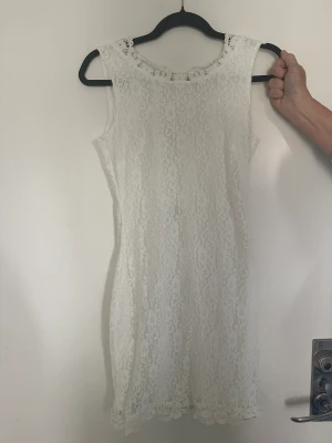 Klänning - Student/avslutningsklänning från DryLake Strl M. Använd en gång. Fint skick! 