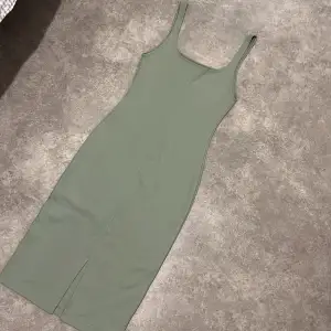 Grön midi klänning från zara💚strl S 