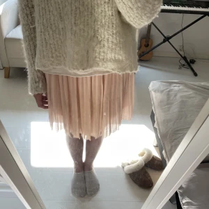 Plisserad kjol - Ljusrosa plisserad kjol från nakd, perfekt till sommaren. Dm för frågor och fler bilder 💞