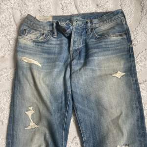 Jättecoola jeans från Abercrombie & Fitch! Skulle säga att de passar storlek M eller oversized S på någon som är 170+