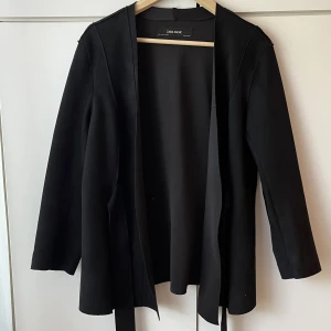 Mocka kofta! - Mocka kofta från Zara! Storlek L, 60kr! Köparen står för frakt!