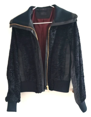 Vår och Höstjacka från Tiger - Oanvänd jacka från Tiger