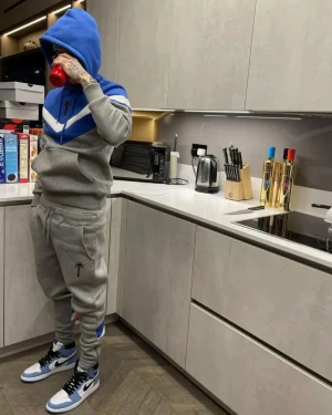 Trapstar tracksuit  - Trapstar tracksuit i storlek S. Dressen går inte att köpa längre och därför hyfsat sällsynt. 