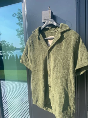 OAS-Lyxig frotte skjorta - Inte använd Odridnare pris 1099kr