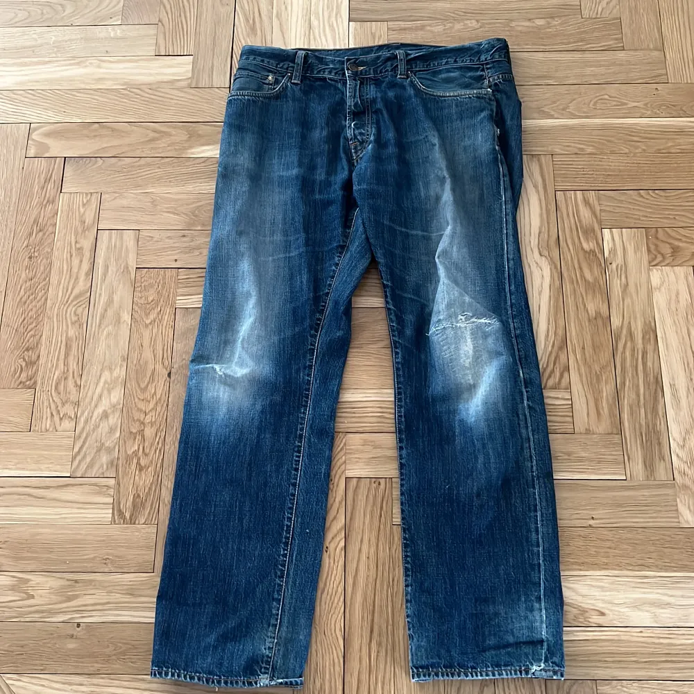 Raka carhartt byxor, 34x31 de sitter bra och baggy, väldigt vintage och skitsnygg färg. Jeans & Byxor.