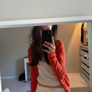 Kofta orange - Gammal kofta från Cubus. Väldigt skön. Bra skick! 🫶