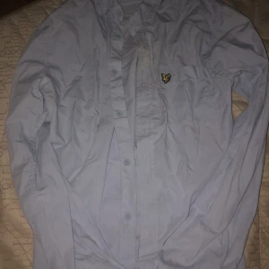 Lyle & Scott Skjorta (S) - Välanvänd men inga hål. Strl Small. 