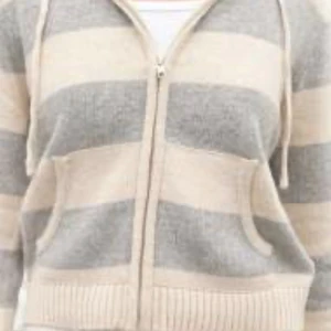 Kofta Brandy  - Grå o benvit kofta från Brandy