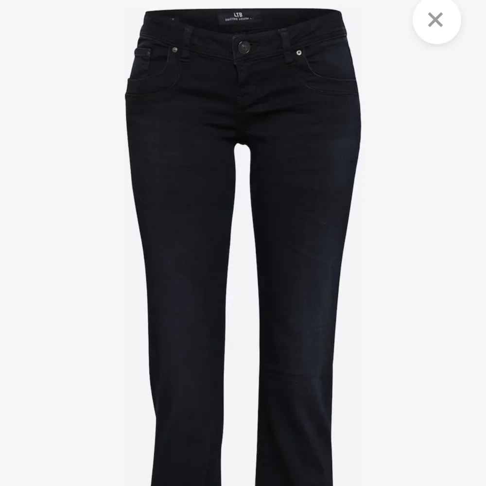 BYTER ENDAST. Undrar om någon skulle kunna tänka sig att byta mina svarta ltb jeans från storlek 27/34 till 24/34, 24/36, 25/34 eller 25/36. Väldigt bra skick. Vill helst att jeansen inte ska vara tvättade någon gång.. Jeans & Byxor.