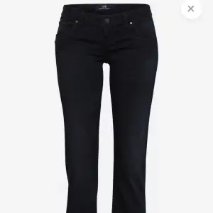 BYTER ENDAST. Undrar om någon skulle kunna tänka sig att byta mina svarta ltb jeans från storlek 27/34 till 24/34, 24/36, 25/34 eller 25/36. Väldigt bra skick. Vill helst att jeansen inte ska vara tvättade någon gång.