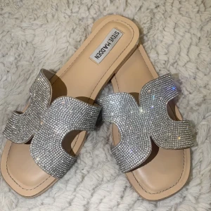 Steve Madden skor  - Säljer Steve Madden skor använda 1 gång bara. Alla paljetter sitter kvar, nyskick. Nypris 999kr🤍