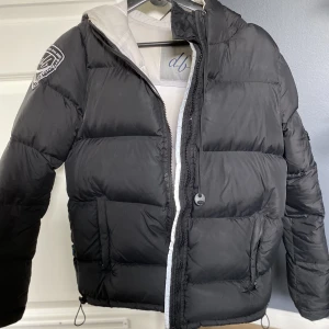 D.brand jacka  - Super varm och skön vinterjacka från märket D.brand.