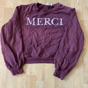 Tröja - Sweatshirt med tryck. Självklart kan jag stryka den innan jag skickar den. 