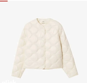 Byte eller sälja  - intresse koll på min beiga jacka ifrån mango, köpt i oktober 2022 och är i bra skick. storlek S. skulle kunna byta mot en svart eller grå i strl. S/M skulle även kunna tänka mig byta till en uniqlo jacka