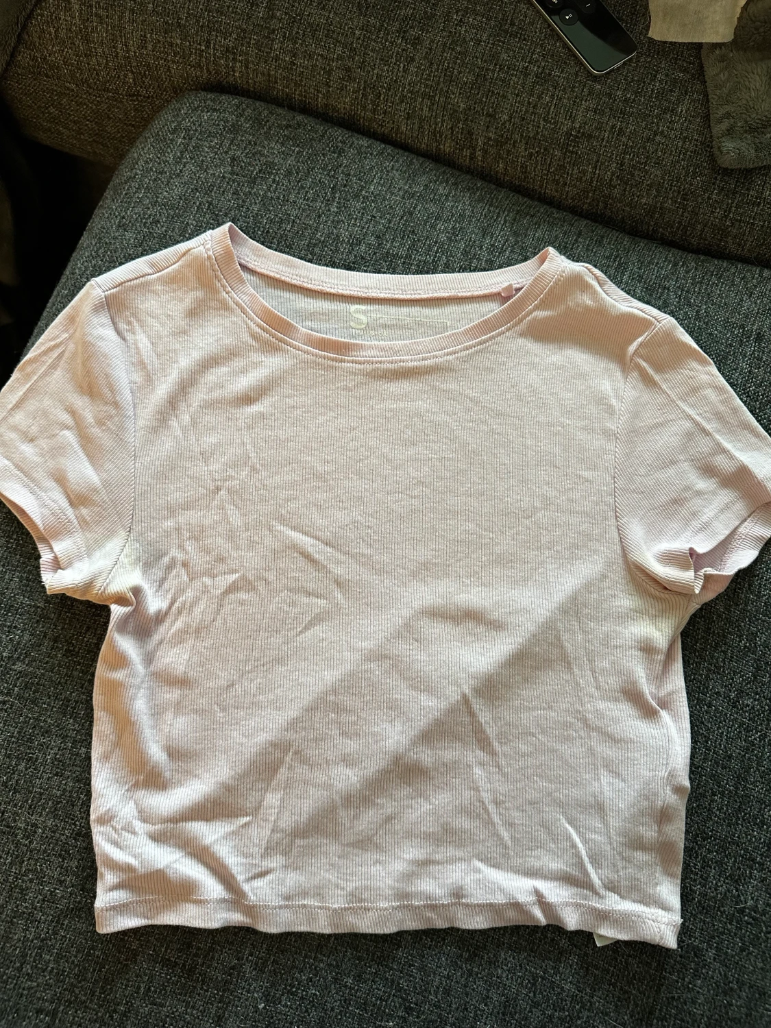 Två croppade toppar i pastell blå och rosa - 90