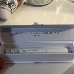 xlash pro - använt ca två veckor men fick allergisk reaktion så kunde inte fortsätta:( Gör fransarna tjockare och längre💞nypris 699kr!