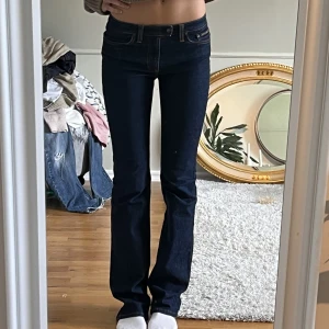 Dolce&Gabbana jeans - Skitsnygga bootcutjeans från Dolce&Gabbana. De är i väldigt bra skick och har inga defekt. Nypris runt 5000 ish. Skriv privat för måtten💗💗